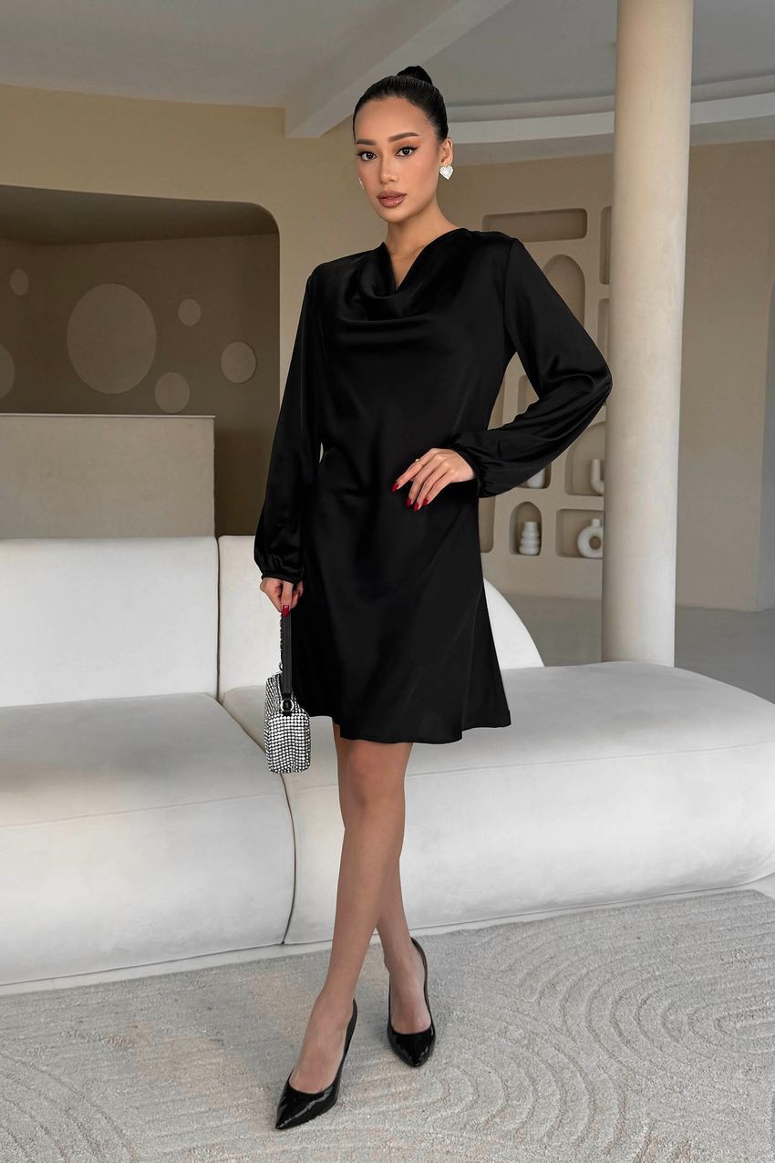 Шовкова сукня жіноча чорна коротка з довгим рукавом зі знімним пір'ям на манжетах Естер